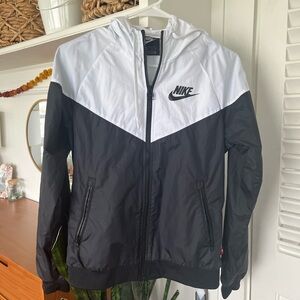 NWOT Nike Windbreaker